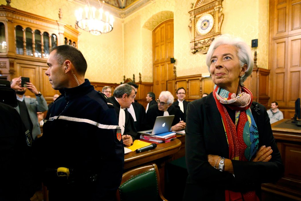 A CIERTOS NIVELES, EL PODEROSO DON DINERO LO ES MÁS