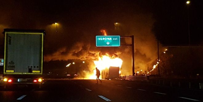 DANTESCO ACCIDENTE DE AUTOCAR EN EL NORTE DE ITALIA