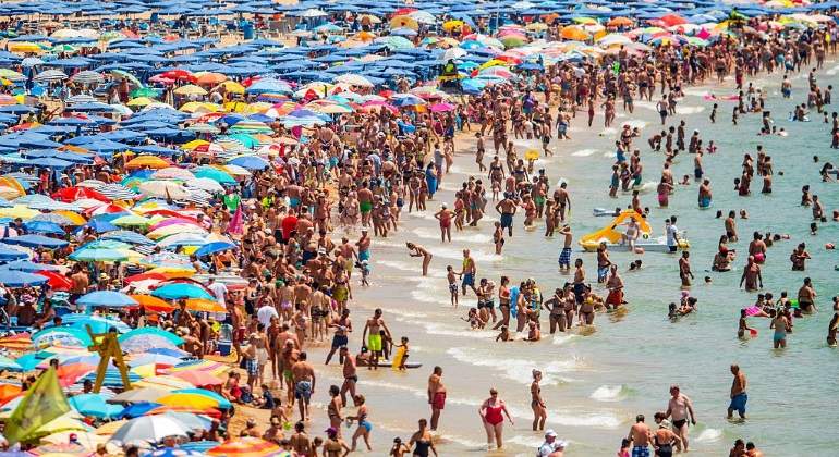RÉCORD TRAS RÉCORD DE TURISTAS EN ESPAÑA
