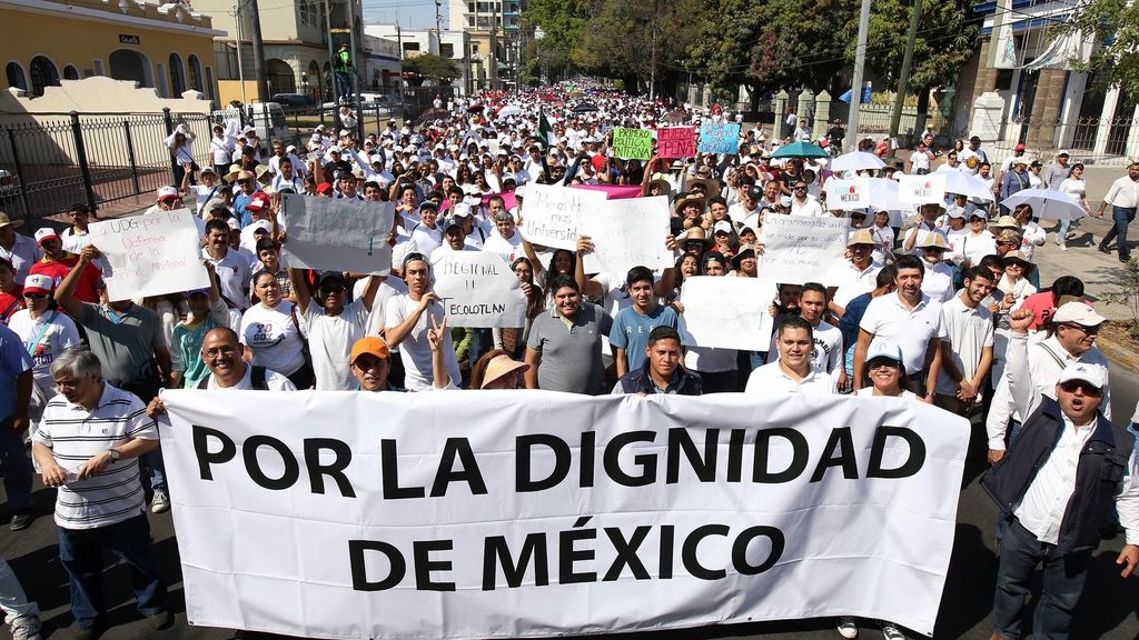 MÉXICO SE MANIFIESTA CONTRA TRUMP PERO SIGUE DIVIDIDO