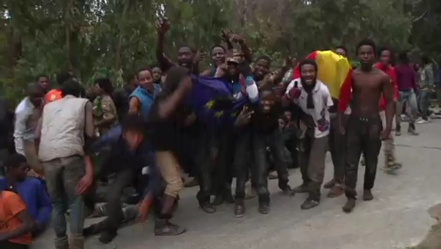 CASI 1 000 INMIGRANTES HAN LOGRADO SALTAR LA VALLA DE CEUTA EN LOS ÚLTIMOS DÍAS