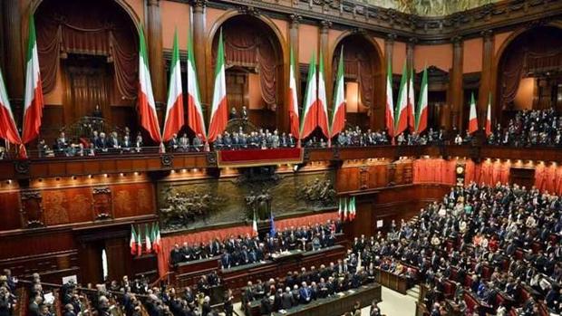 EL PARLAMENTO ITALIANO, CAMINO DEL 'SI NO CAMBIAS DE CHAQUETA ERES INMOVILISTA '