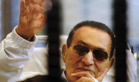 MUBARAK QUEDA EN LIBERTAD Y LIMPIO DE RESPONSABILIDADES