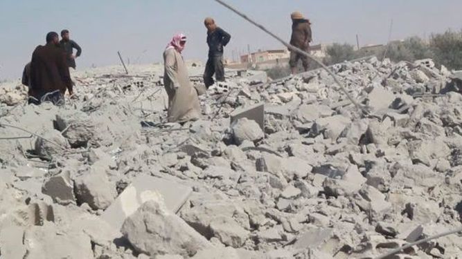 BOMBARDEO SOBRE UN CENTRO DE DESPLAZADOS EN RAQQA
