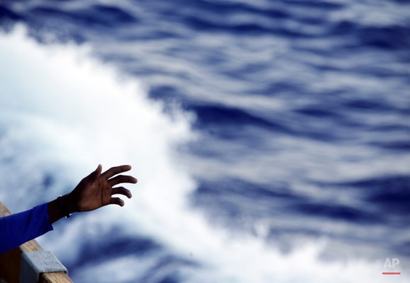 RESCATADOS MIGRANTES QUE SE CREÍAN DESAPARECIDOS EN UN NAUFRAGIO
