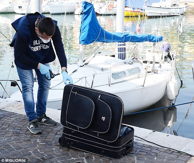 UNA MUJER TIRÓ AL MAR EL CUERPO DE SU HIJA METIDO EN UNA MALETA “PARA BORRAR SU RECUERDO”