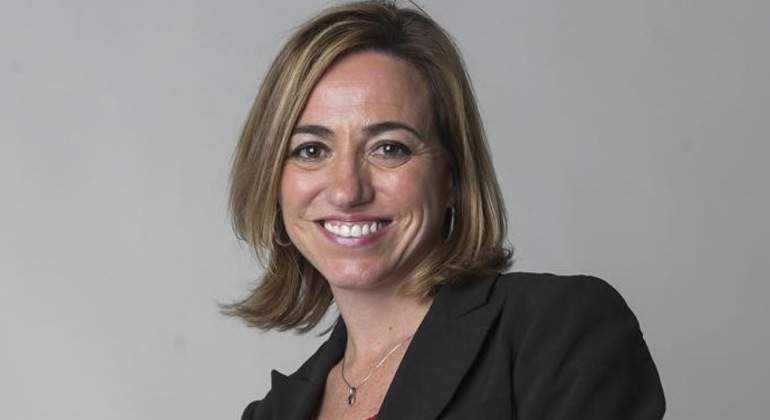 BUEN VIAJE A LA QUE FUE LA PRIMERA MINISTRA DE DEFENSA EN ESPAÑA