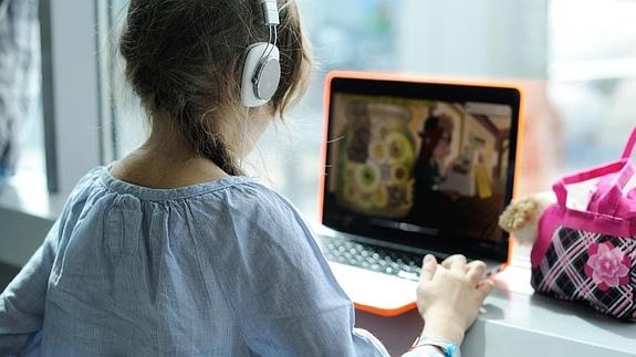 UNA GRAN PARTE DE LOS ESPAÑOLES VIVE EN UNA REALIDAD VIRTUAL