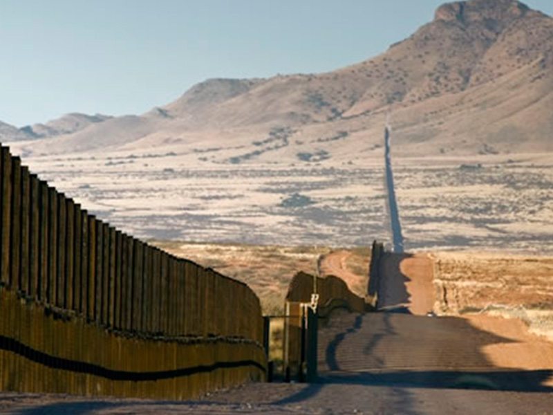 TRUMP APLAZA PROSEGUIR CONSTRUYENDO EL MURO