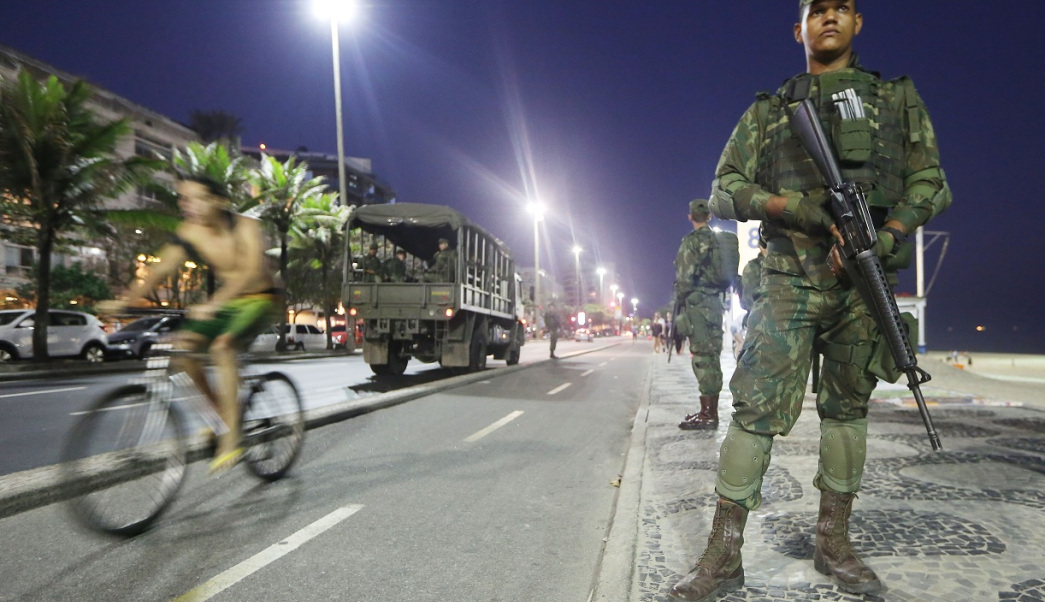 TEMER SACA AL EJERCITO A LA CALLE EN BRASIL