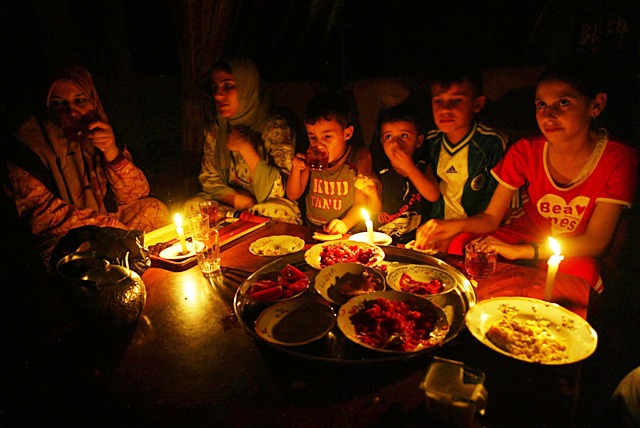 MORIRSE POCO A POCO EN GAZA
