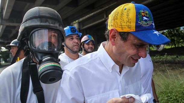 LA GN GOLPEA A CAPRILES EN UNA MANIFESTACIÓN