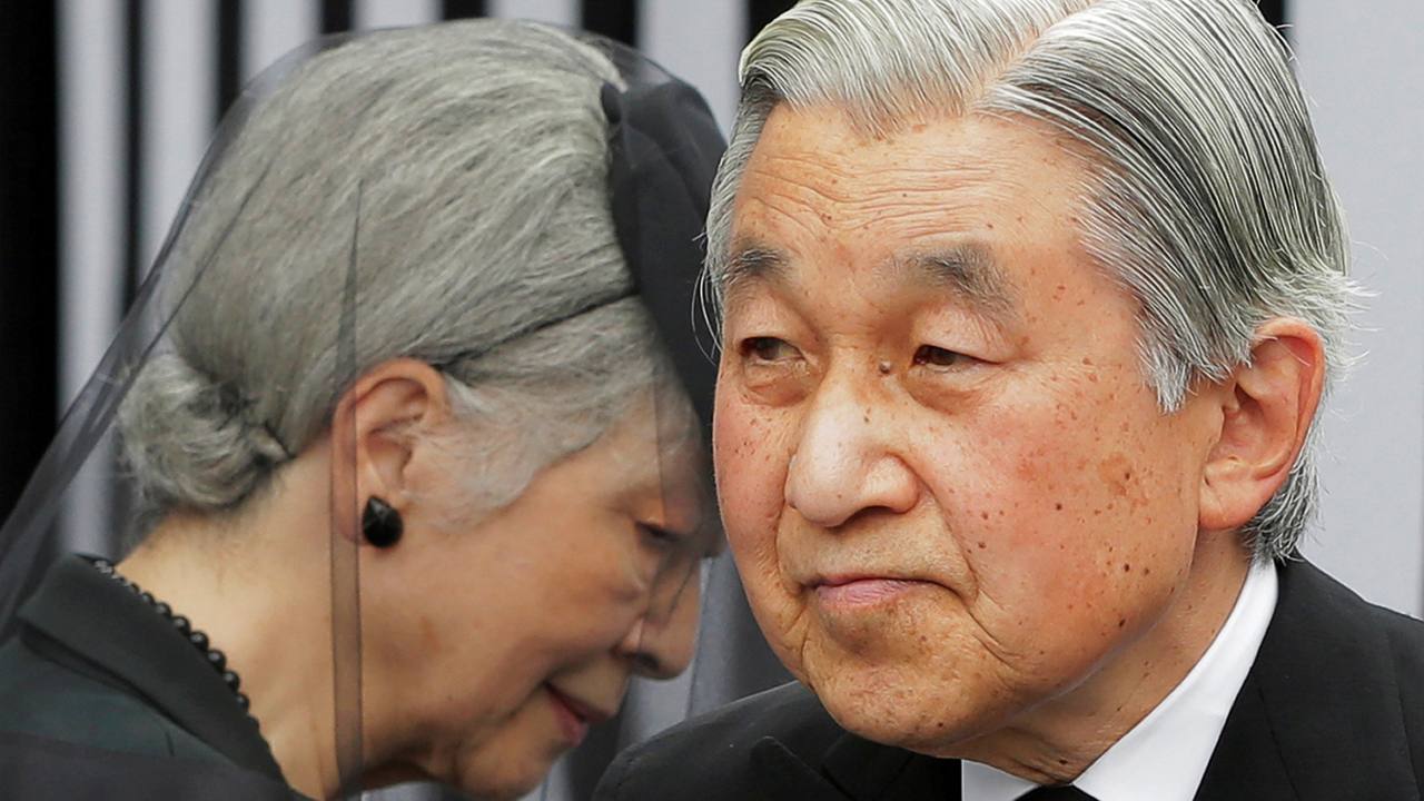 EL ANCIANO AKIHITO YA PUEDE ABDICAR