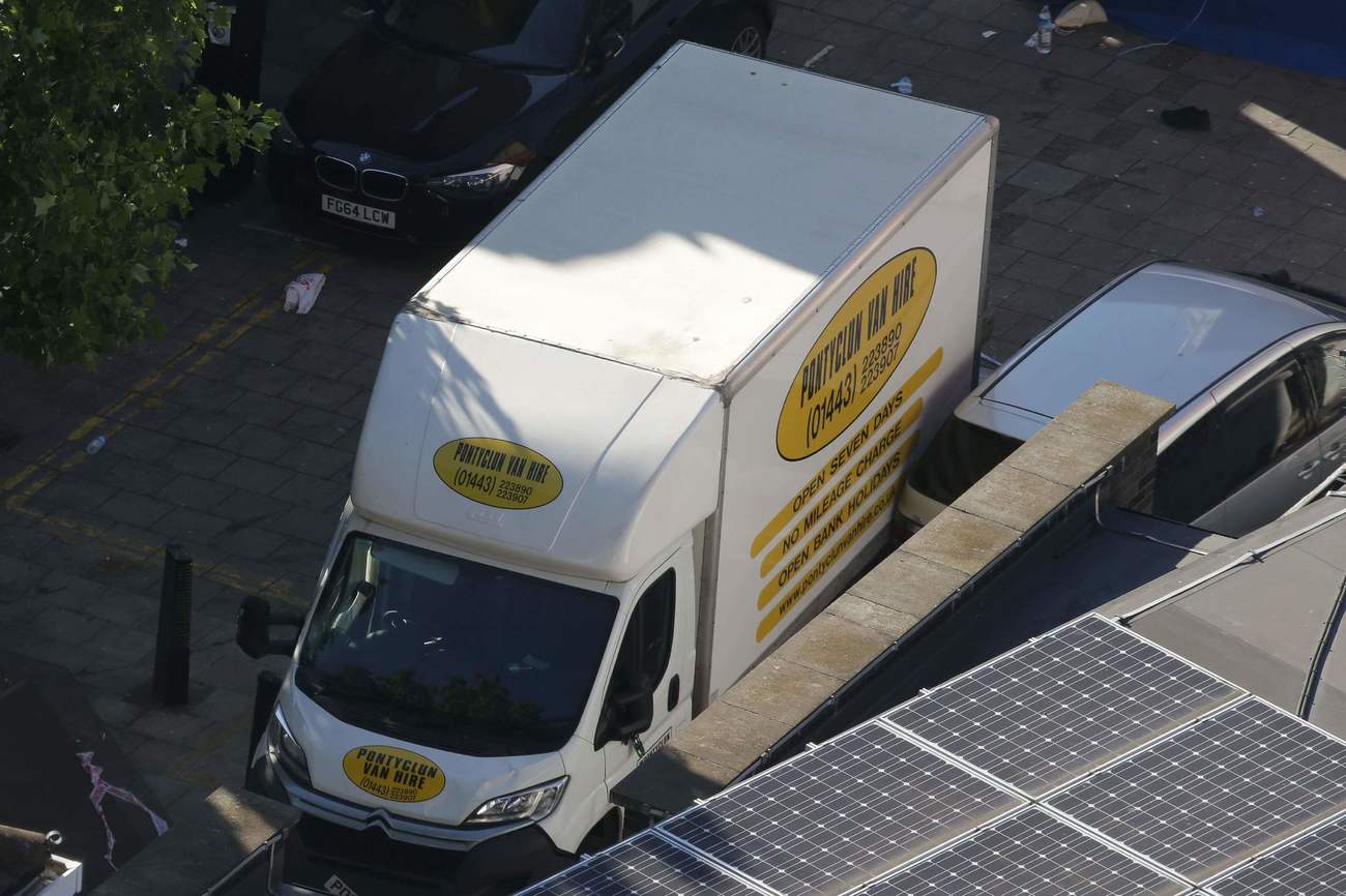 ATENTADO EN LONDRES A LA SALIDA DE UNA MEZQUITA