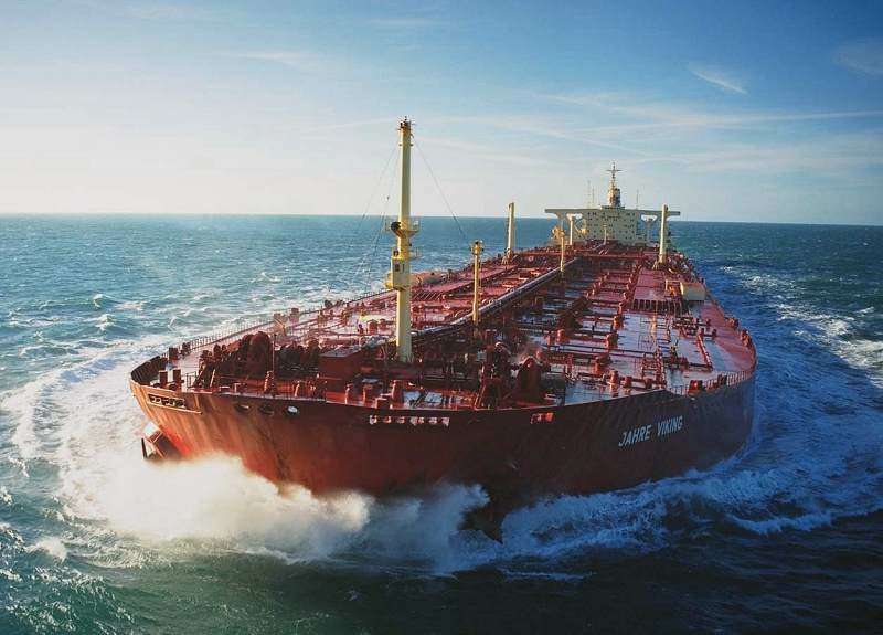 SUPERPETROLEROS A LA ESPERA DE COMPRADORES
