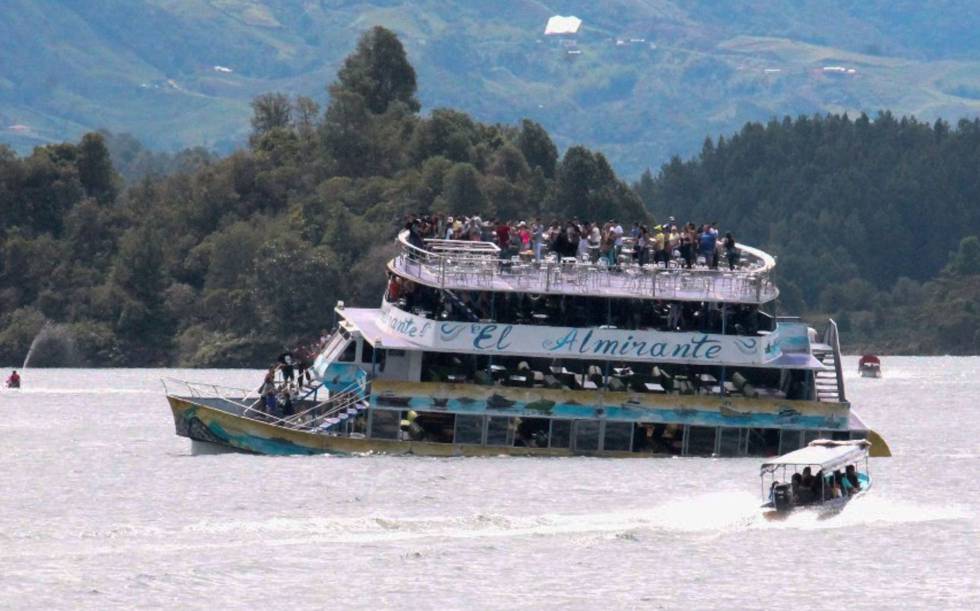 TRÁGICO NAUFRAGIO DE UNA EMBARCACIÓN TURÍSTICA EN ANTIOQUIA (COLOMBIA)
