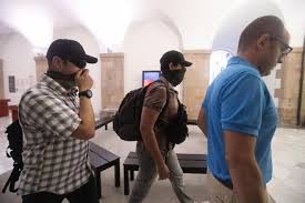 LA GUARDIA CIVIL "DE PAISANO" ENTRA EN EL PARLAMENT DE CATALUNYA Y EN EL PALAU DE LA GENERALITAT