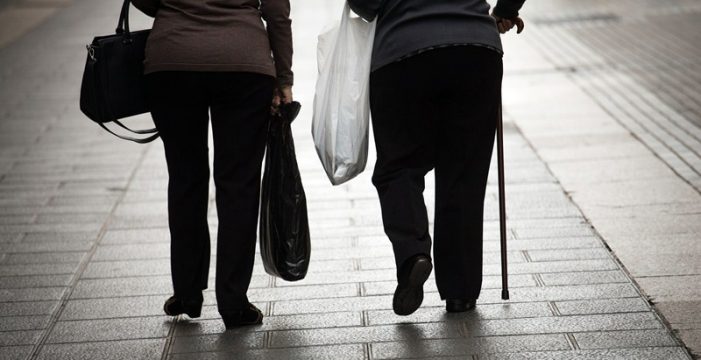 ORDEN DE ALEJAMIENTO EN UNA PAREJA OCTOGENARIA