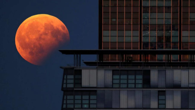 ECLIPSE PARCIAL DE LUNA DESDE ESPAÑA
