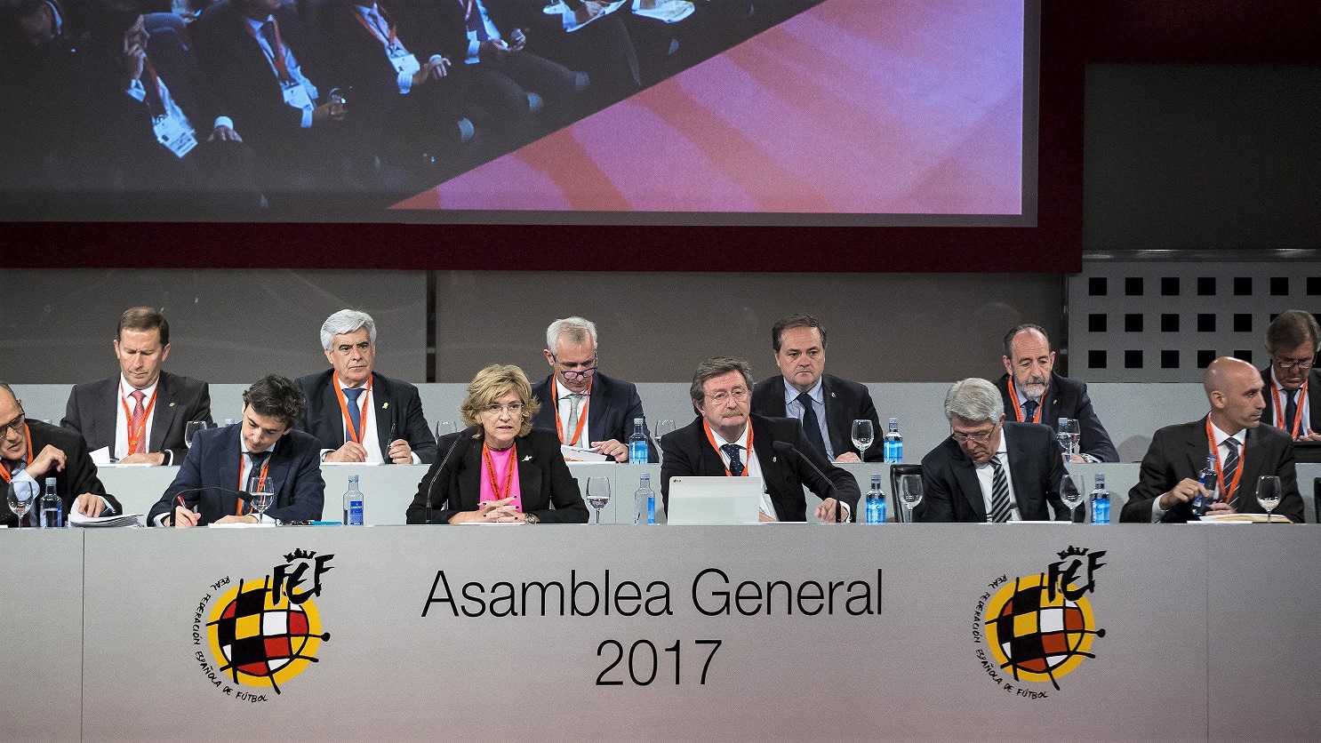 A NIVEL DE DIRECTIVOS, EL FÚTBOL ESPAÑOL ESTÁ OSCURO, DENSO Y CORRUPTO