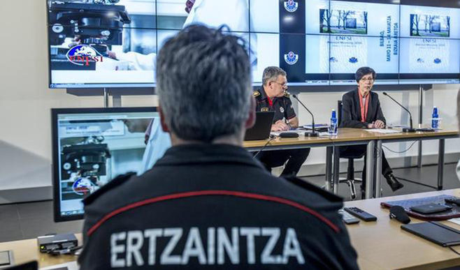 LA ERTZAINTZA LOGRA FRUSTRAR UN SUICIDIO COLECTIVO A NIVEL INTERNACIONAL