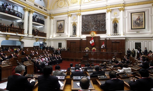 CAE EL GOBIERNO DE PERÚ TRAS PERDER LA MOCIÓN DE CONFIANZA