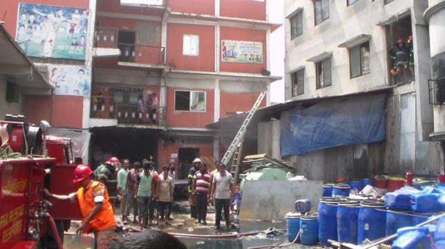 UN INCENDIO MÁS EN UNA FÁBRICA TEXTIL DE BANGLADESH