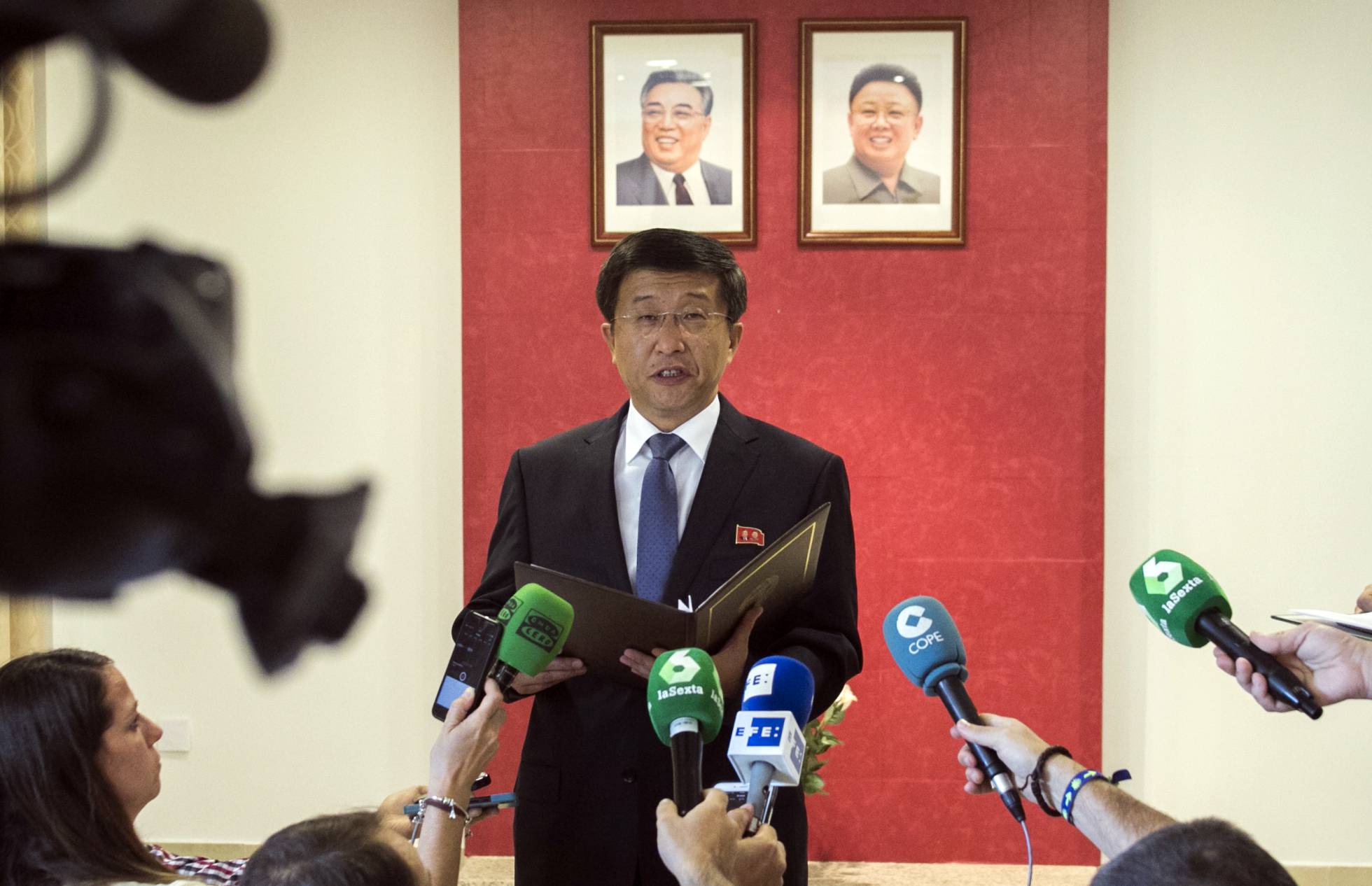 ESPAÑA EXPULSA AL EMBAJADOR NORCOREANO