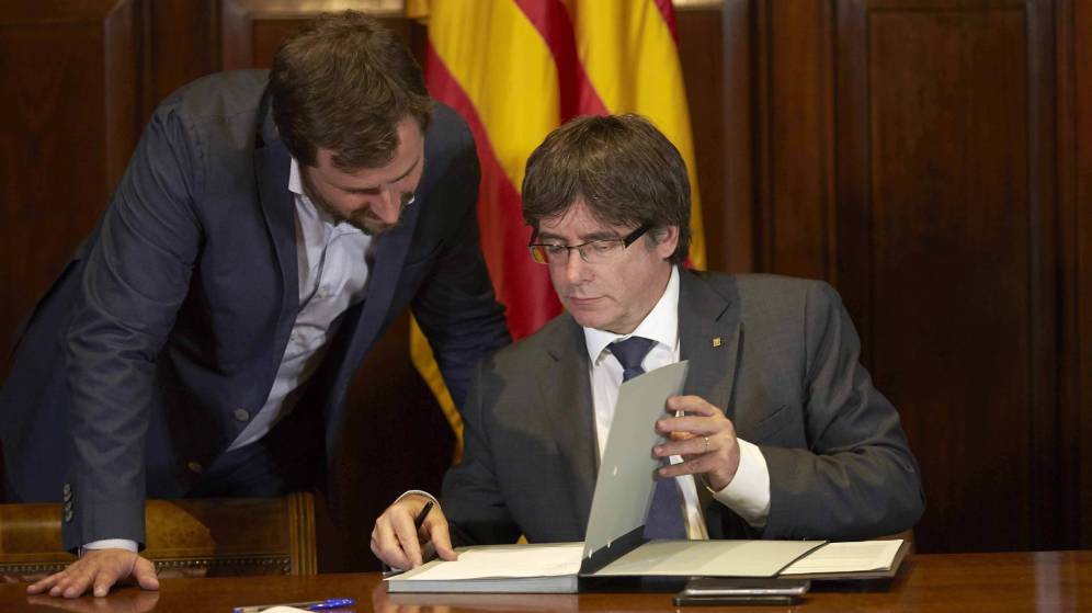 A PUIGDEMONT LE VA EL MODO EPISTOLAR
