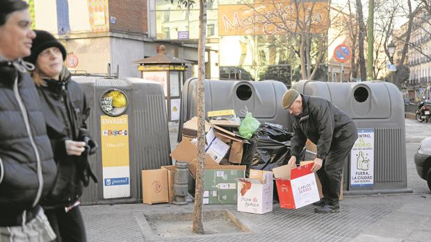 MADRID SE PREPARA PARA UNA HUELGA INDEFINIDA DE RECOGIDA DE BASURAS