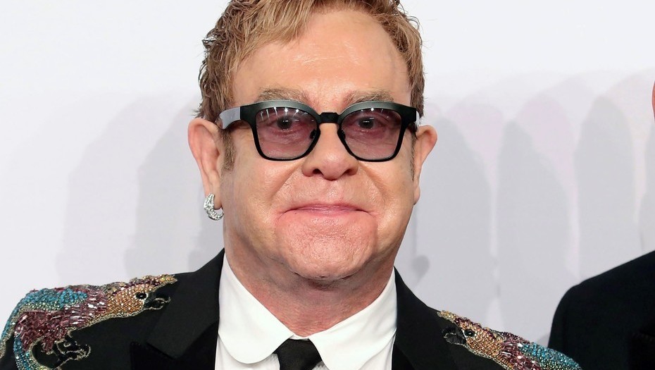 SALUD PARA ELTON JOHN EN SU BUENA CAUSA CONTRA EL SIDA