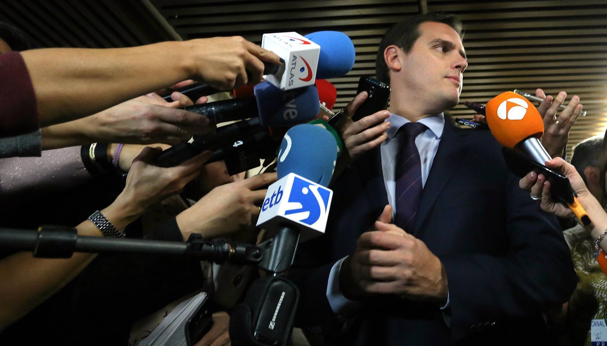 EN LA NUEVA ENCUESTA DE INTENCIÓN DEL VOTO, PSOE Y C’S ESTÁN A LA PAR