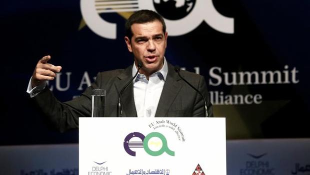 TSIPRAS TIENE SUPERÁVIT PARA REPARTIR ENTRE LOS MÁS NECESITADOS DEL PAÍS