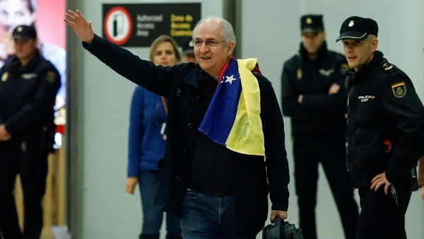 MADURO INICIA UNA ‘LIMPIEZA’ EN LA POLICÍA TRAS LA FUGA DEL OPOSITOR ANTONIO LEDEZMA