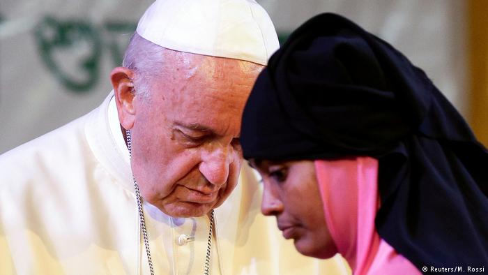 FRANCISCO: “LA PRESENCIA DE DIOS HOY TAMBIÉN SE LLAMA ROHINGYA”