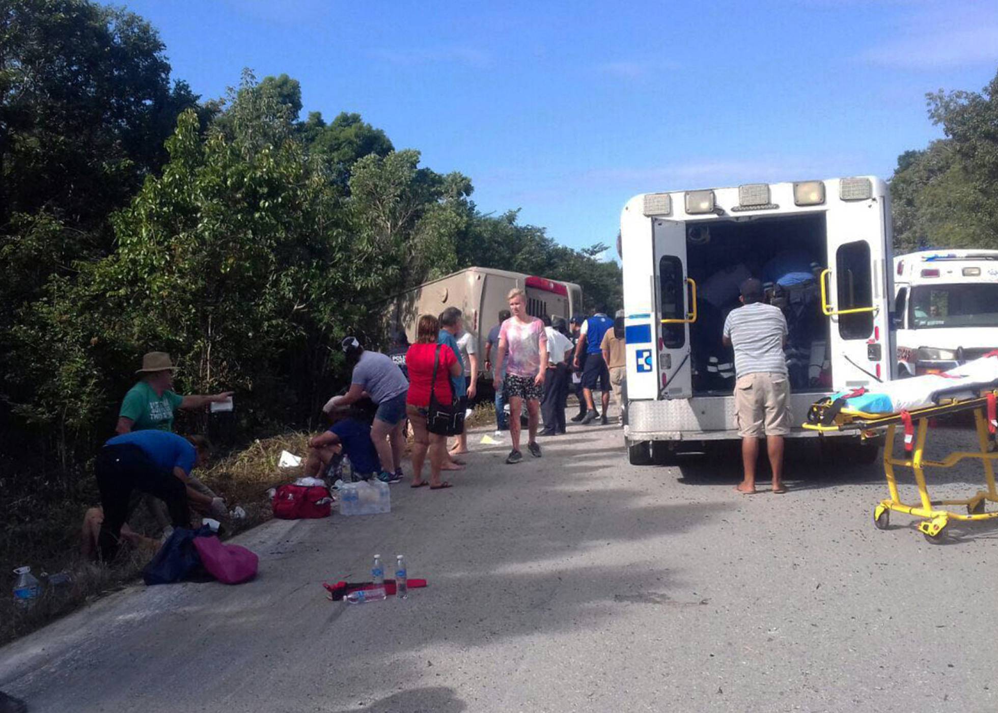 MUEREN AL MENOS 12 TURISTAS EN UN ACCIDENTE DE AUTOBÚS EN MÉXICO