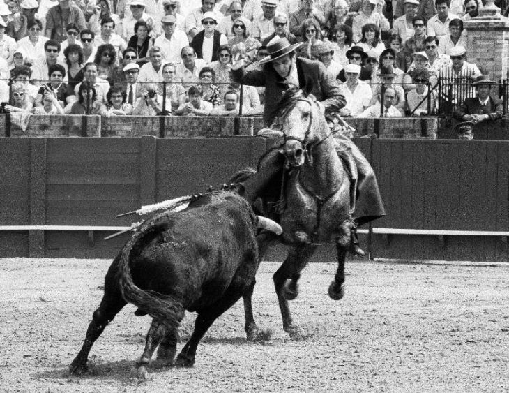 ÁNGEL PERALTA: ADIÓS A UN SEÑOR DEL TOREO A CABALLO