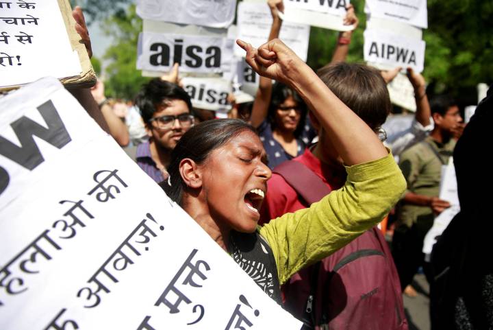 SUMA Y SIGUE CON LAS VIOLACIONES MÚLTIPLES DE MUJERES EN INDIA
