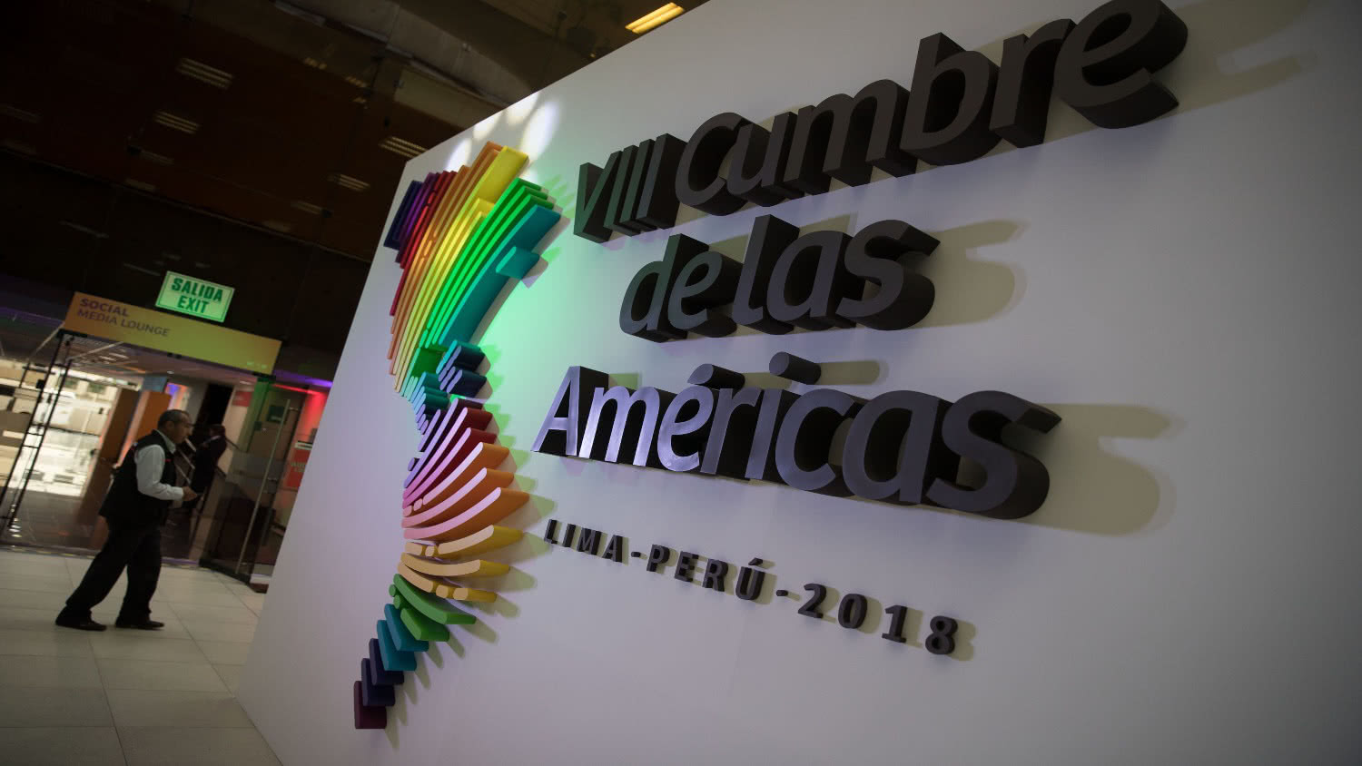 AMÉRICA AHONDA EL AISLAMIENTO DE MADURO