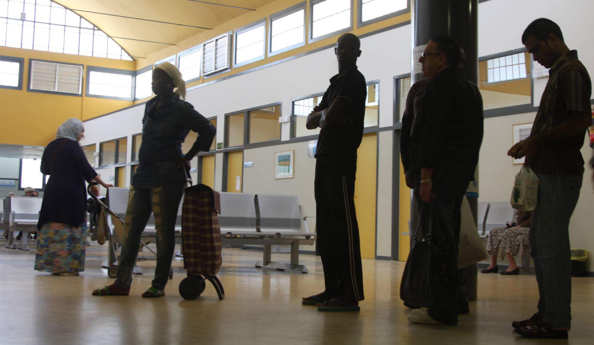 ESPAÑA: SIN SANIDAD MUEREN MÁS LOS ILEGALES