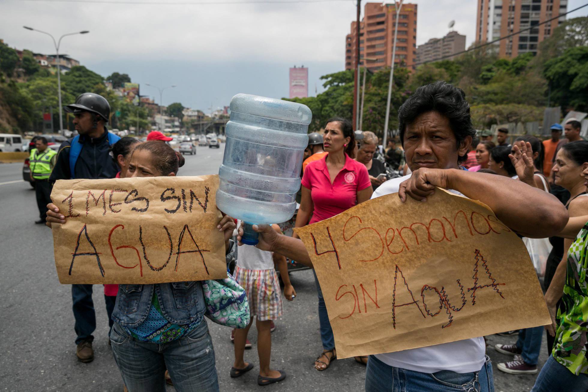 VENEZUELA: SIN LUZ Y AHORA SIN AGUA