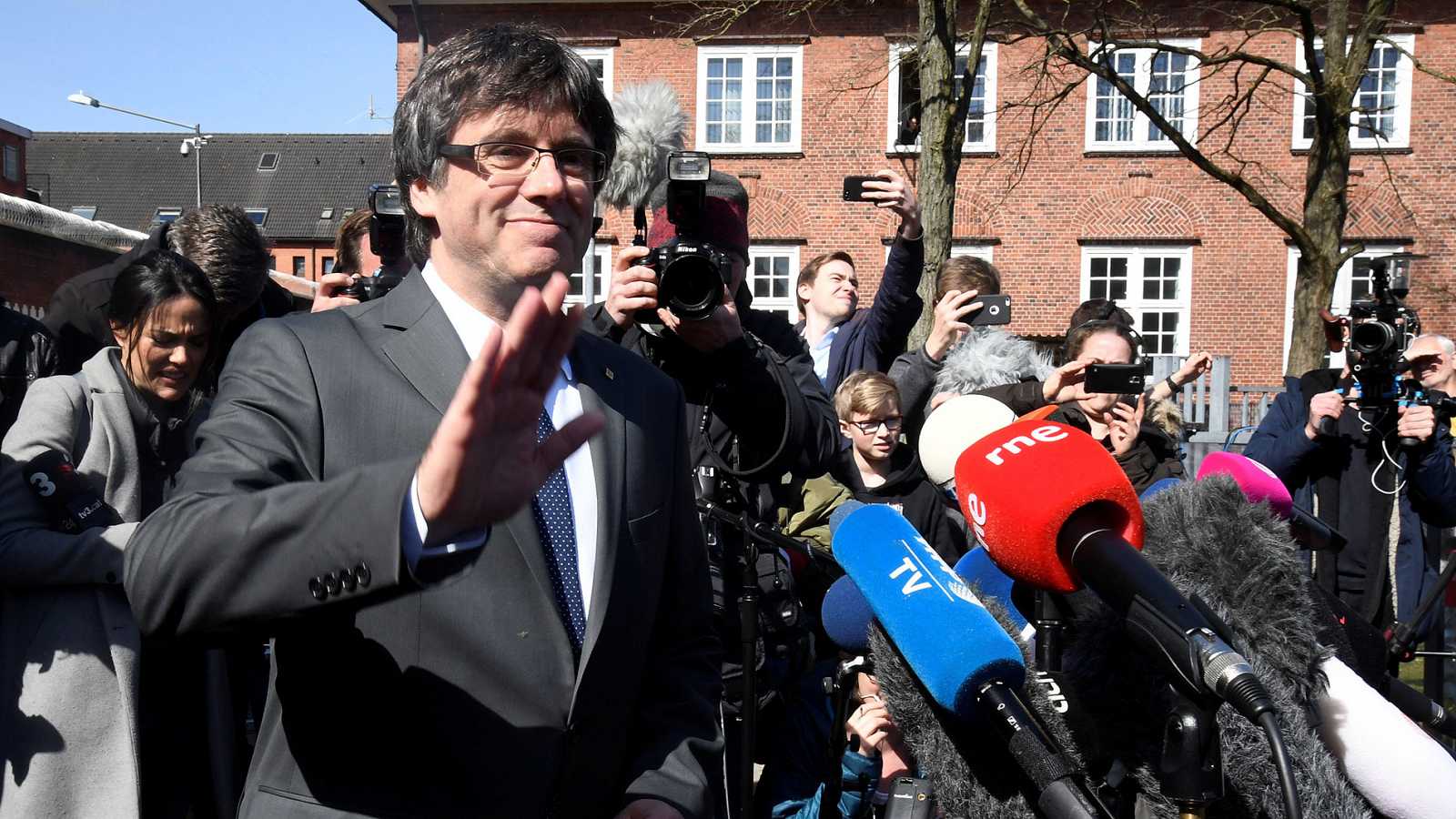 PUIGDEMONT: EL CUENTO DE NUNCA ACABAR