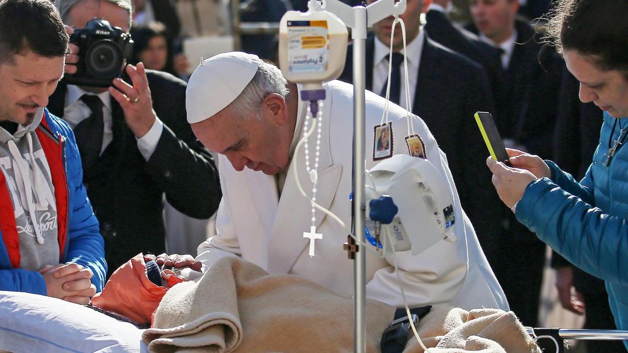 EL PAPA: HAY QUE CUIDAR “INCLUSO” A LOS TERMINALES
