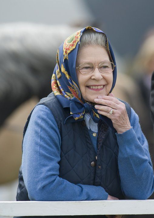 ISABEL II, 65 AÑOS ADAPTÁNDOSE EN SU REINADO