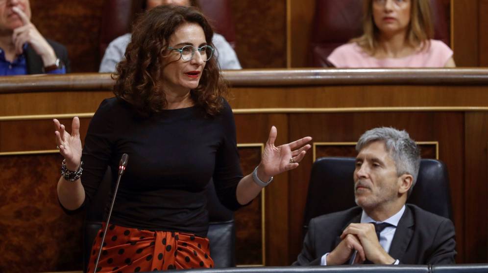 MONTERO -LA MINISTRA- QUIERE BAJAR EL IVA DE LOS TAMPONES Y LOS PRESERVATIVOS