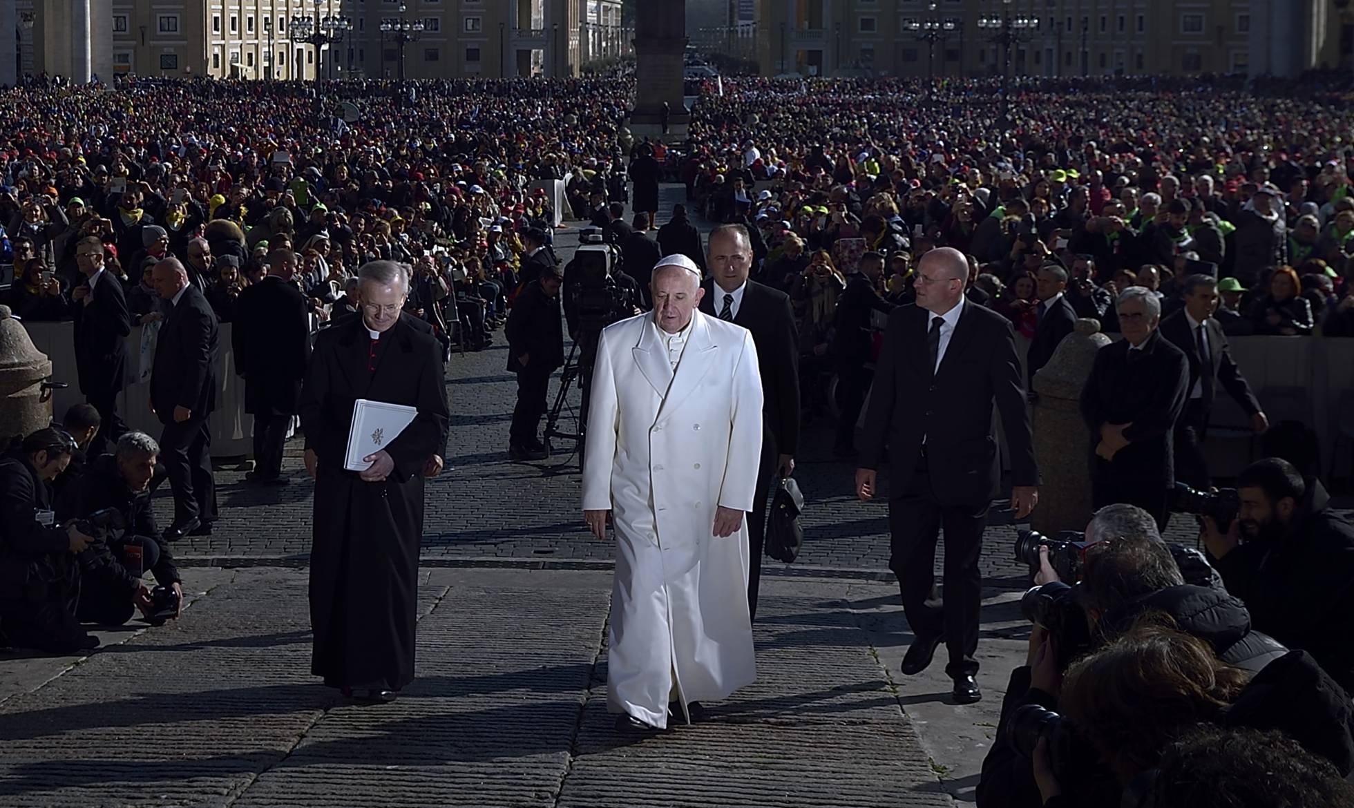 EL PAPA FRANCISCO, BAJO GRAN PRESIÓN