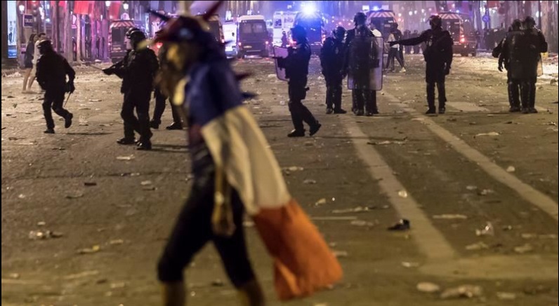 PARÍS: CELEBRACIÓN IMPROPIA DEL TÍTULO MUNDIAL DE FÚTBOL