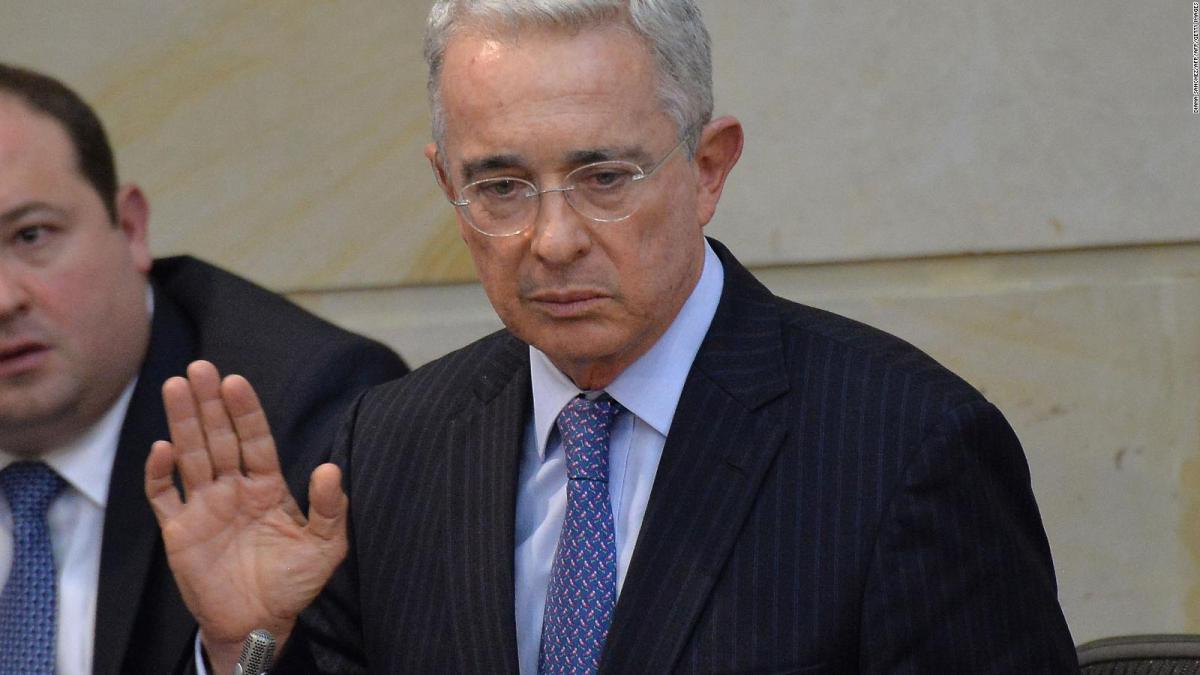ALVARO URIBE INVESTIGADO