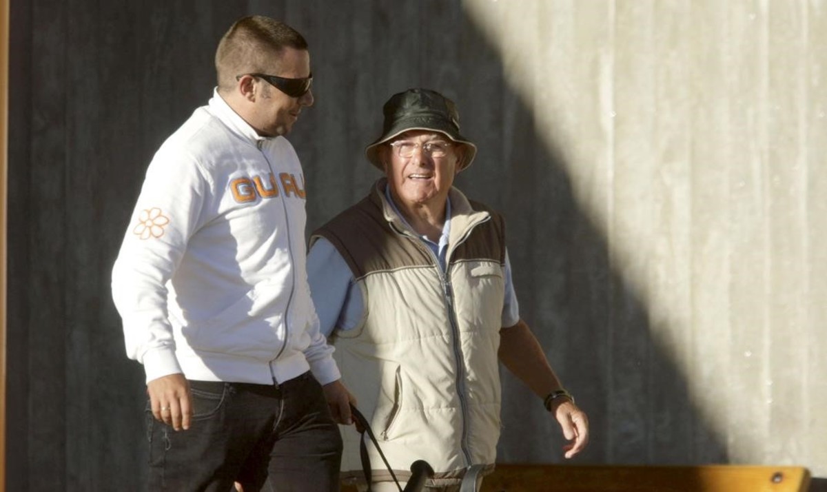 CHARLIN DETENIDO…¡PERO HOMBRE A SU EDAD!!!!