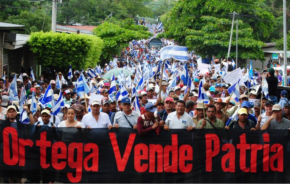 MANIFESTACION DOBLE EN NICARAGUA